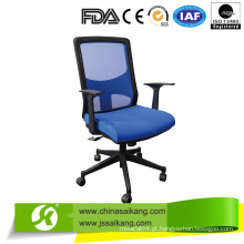 Cadeira de escritório de cores diferentes com apoio de braço e pés de nylon
